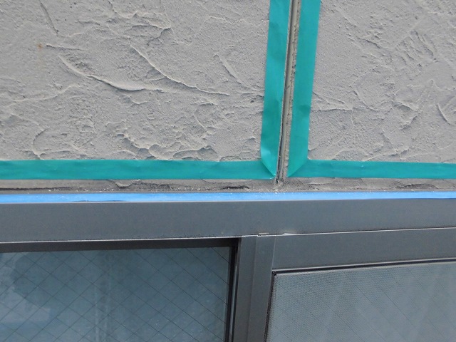 外壁目地とサッシ周りと交差